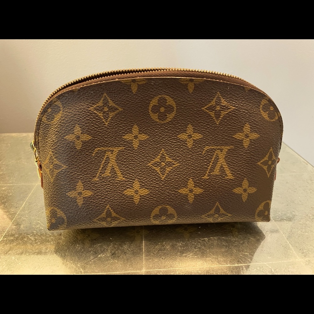 Louis Vuitton Cosmetic Case Monogram Canvas